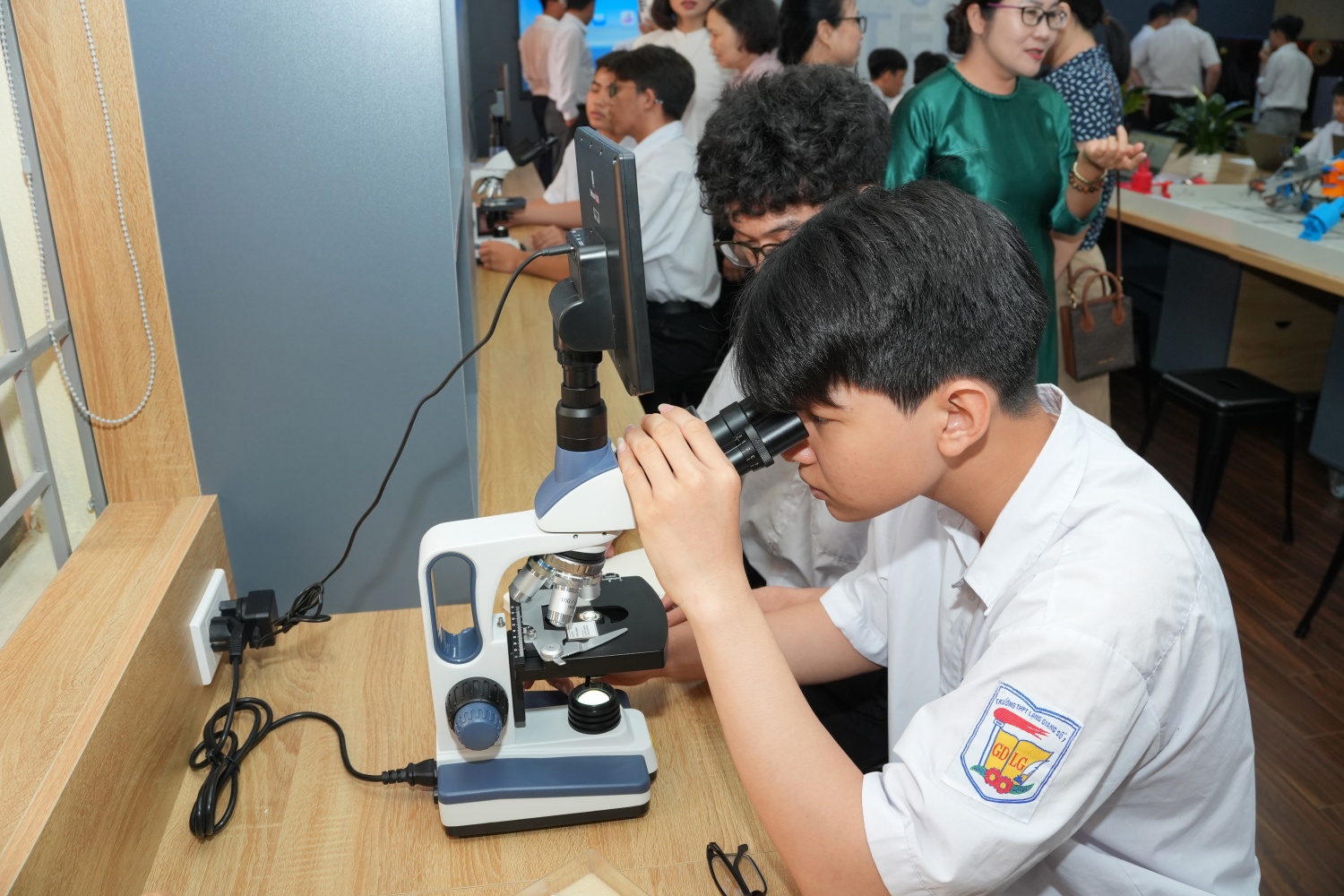 Em Nguyễn Tuấn Tú (Lớp 10A2) hy vọng thời gian tới sẽ có thêm nhiều hoạt động nghiên cứu, sáng tạo để học sinh được trải nghiệm và phát triển bản thân.