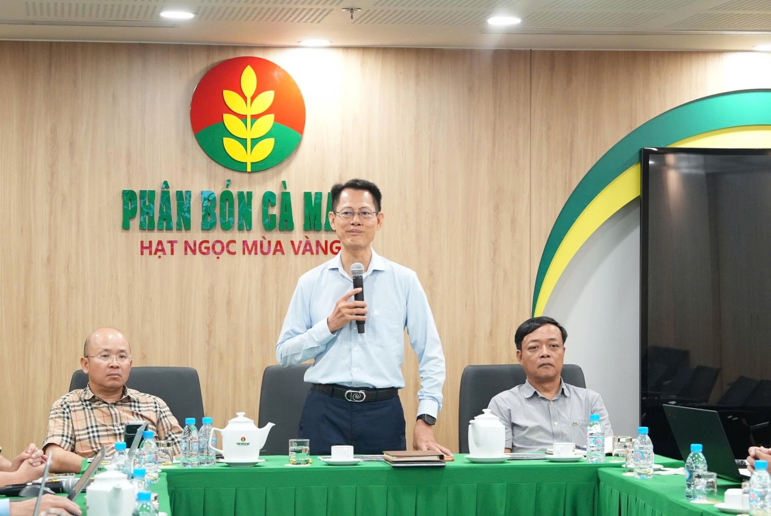 Phó Tổng Giám đốc PVCFC Trần Chí Nguyện phát biểu tại buổi KOM.