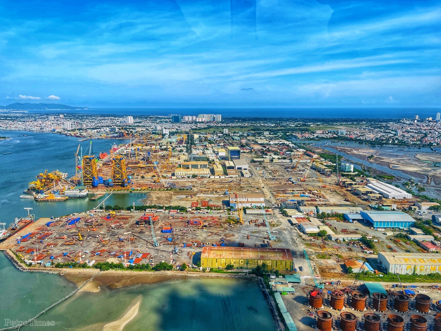 Với hệ thống hạ tầng công nghiệp năng lượng đồng bộ, Petrovietnam đóng góp quan trọng cho sự phát triển kinh tế và an ninh năng lượng trên địa bàn TP HCM