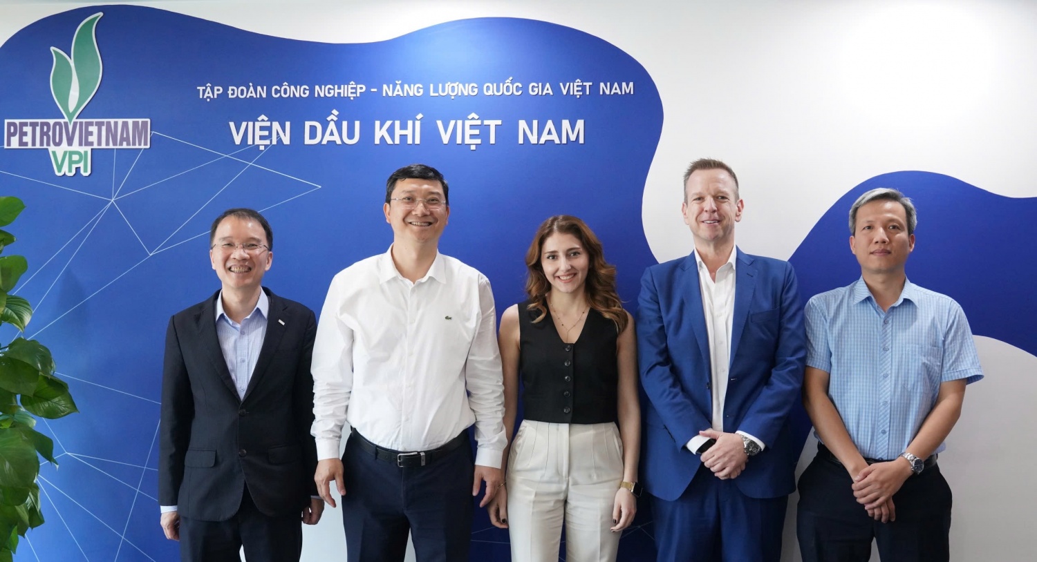 Đại diện lãnh đạo hai đơn vị tham dự buổi làm việc.