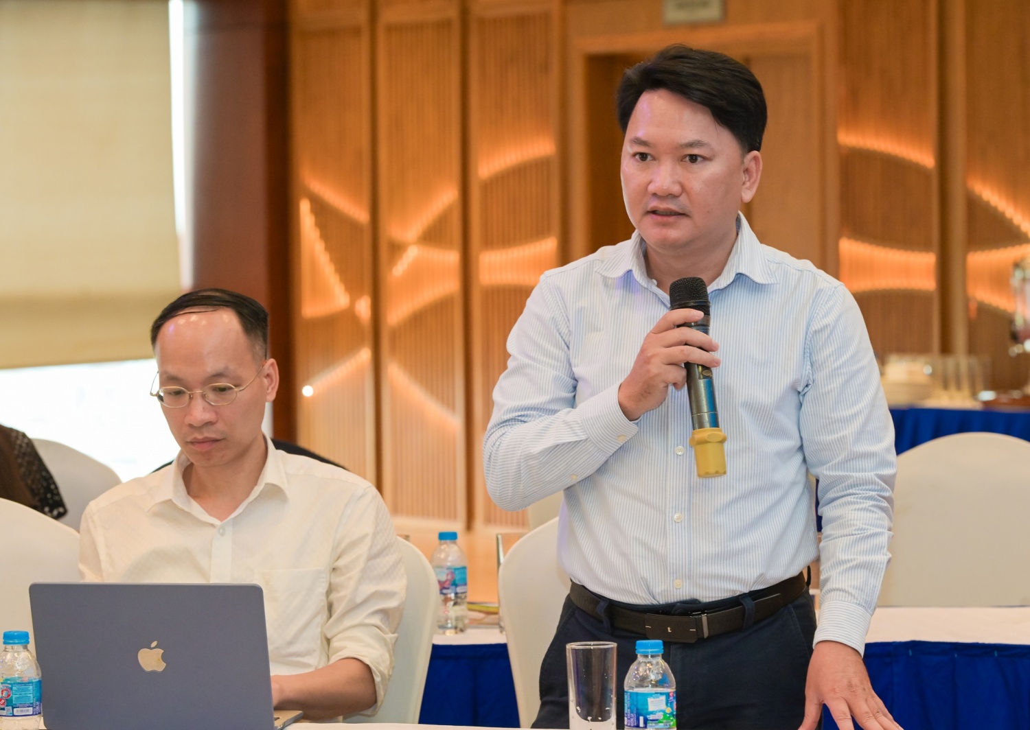 Nhà báo Phạm Thuận Thiên - Tổng Biên tập Tạp chí Năng lượng Mới/PetroTimes phát biểu kết luận tọa đàm.