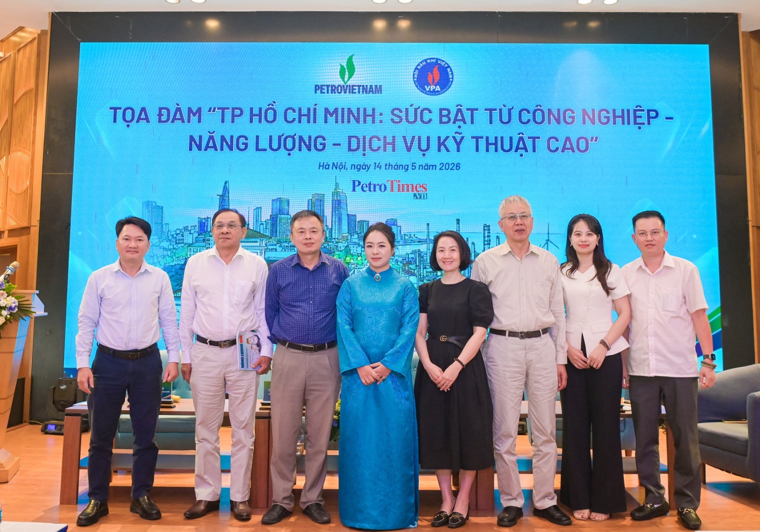 Ban Biên tập Tạp chí Năng lượng Mới/ PetroTimes cùng các chuyên gia tại tọa đàm.