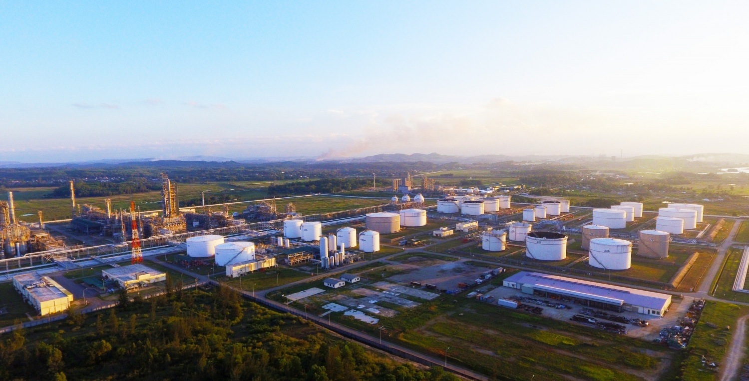 Dựa vào KHCN, Petrovietnam từng bước bảo đảm an ninh quốc phòng thông qua nghiên cứu, sản xuất thành công nhiên liệu đặc chủng cho tàu ngầm, máy bay phản lực...
