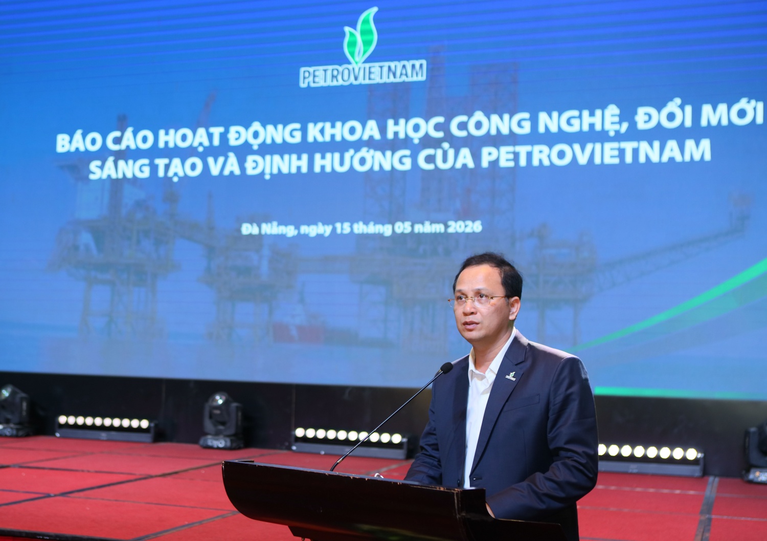 PGS.TS Lê Văn Sỹ, Trưởng Ban Khoa học Công nghệ và Chuyển đổi số Petrovietnam trình bày về hoạt động khoa học công nghệ, đổi mới sáng tạo và định hướng của Tập đoàn trong giai đoạn tới.
