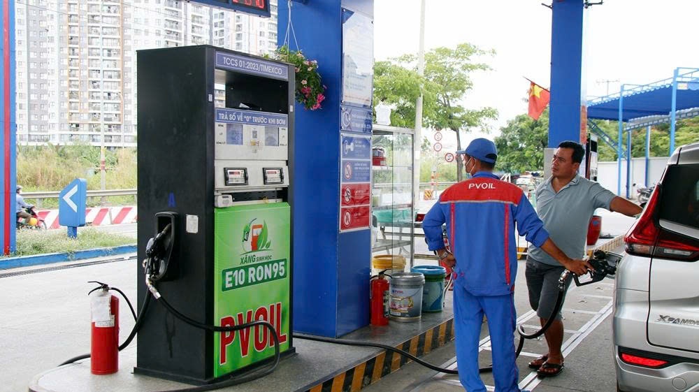 Việc triển khai bán xăng E10 trên toàn hệ thống sớm hơn lộ trình của Chính phủ, Bộ Công Thương cho thấy bước đi tiên phong của PVOIL trong thực hiện chủ trương Nhà nước, thúc đẩy chuyển dịch xanh