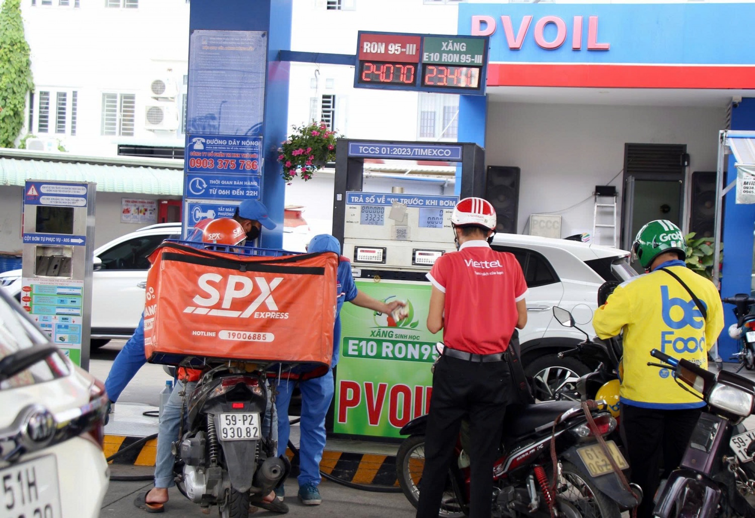 Xăng E10 tại CHXD PVOIL được đón nhận tích cực trong ngày mở bán rộng rãi trên toàn quốc