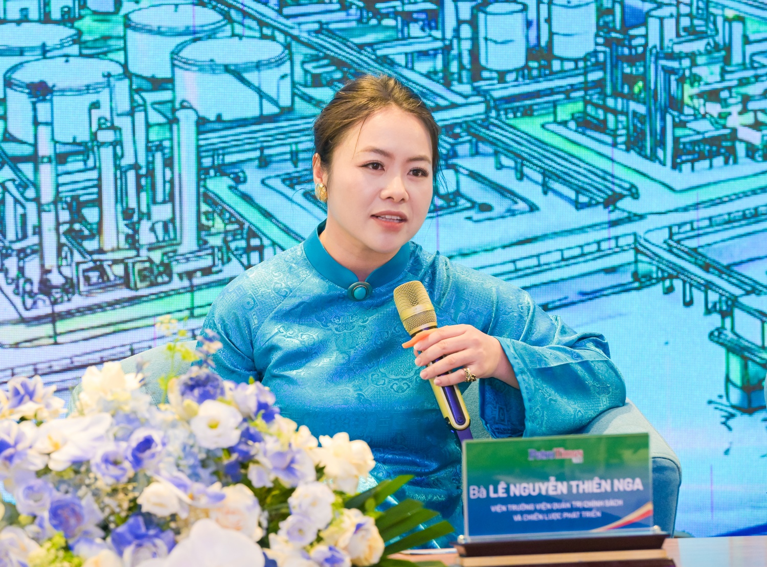 Bà Lê Nguyễn Thiên Nga, đánh giá cao định hướng chuyển đổi thương hiệu của Petrovietnam thành “Tập đoàn Công nghiệp - Năng lượng Quốc gia Việt Nam”. Theo bà, điều đó cho thấy tư duy phát triển của Petrovietnam đã mang tính bao trùm chiến lược hơn, không còn bó hẹp trong lĩnh vực dầu khí truyền thống.