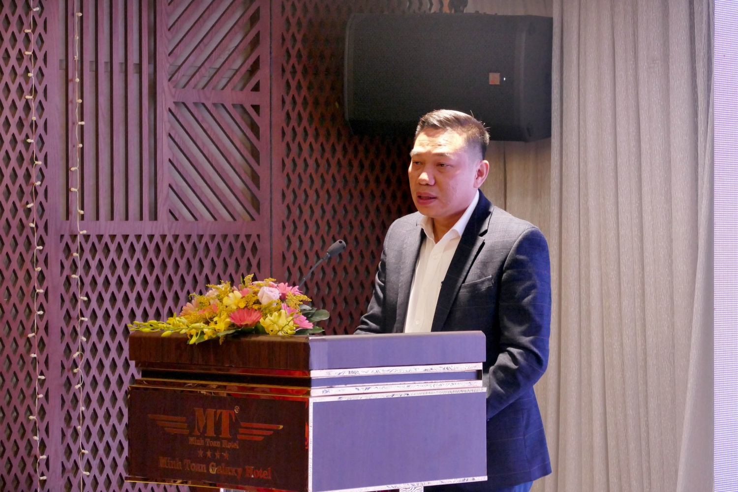 Ông Ngô Tấn Quảng - Giám đốc PMS báo cáo kết quả sản xuất kinh doanh năm 2025, phương hướng hoạt động năm 2026.