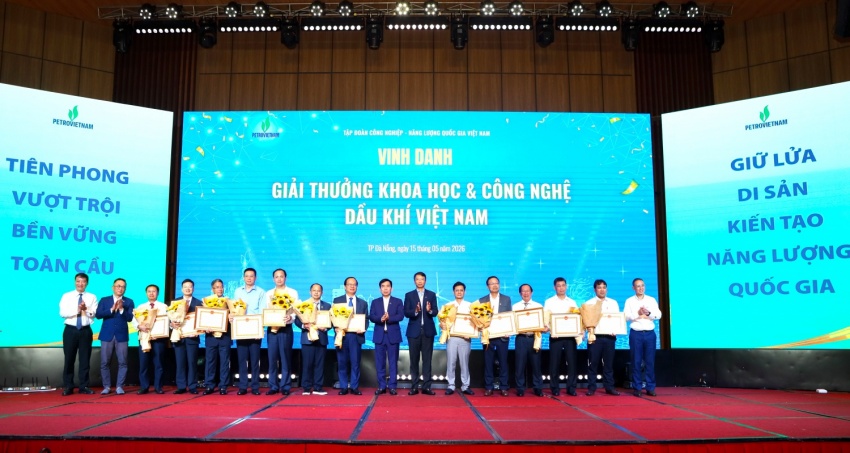 Sự ghi nhận, khen thưởng kịp thời từ lãnh đạo Petrovietnam chính là nguồn động lực to lớn tiếp thêm sức mạnh cho đội ngũ các nhà nghiên cứu khoa học, không chỉ là các thầy cô giáo mà còn là những học viên, sinh viên tiềm năng - một nguồn lực phong phú, giàu sức trẻ, năng động và sáng tạo của PVU.