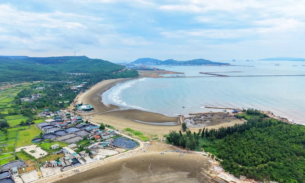 Bird’s-eye view of the Quynh Lap project site in Nghe An Province, Vietnam, where the LNG power plant, LNG terminal, and LNG storage tanks will be constructed; Source: SK Innovation