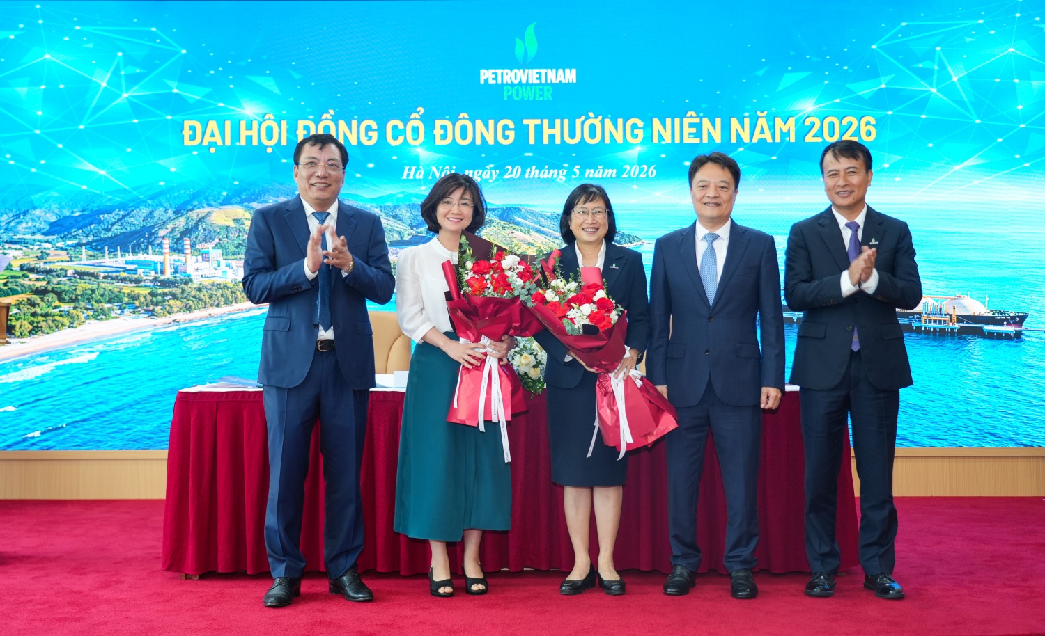 Lãnh đạo PV Power chúc mừng các nhân sự được trúng cử.