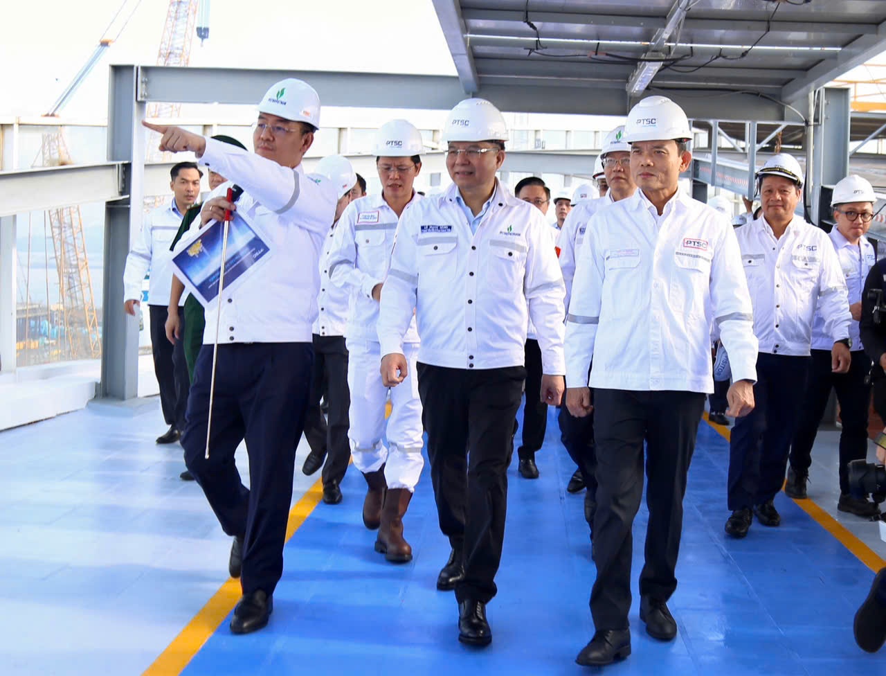 Với cá nhân Tổng Giám đốc Lê Mạnh Cường, Petrovietnam không chỉ là nơi làm việc mà còn là môi trường gắn bó suốt gần 30 năm, giúp ông trưởng thành từ một thủy thủ, công nhân ngoài khơi đến vị trí Tổng Giám đốc Tập đoàn hôm nay