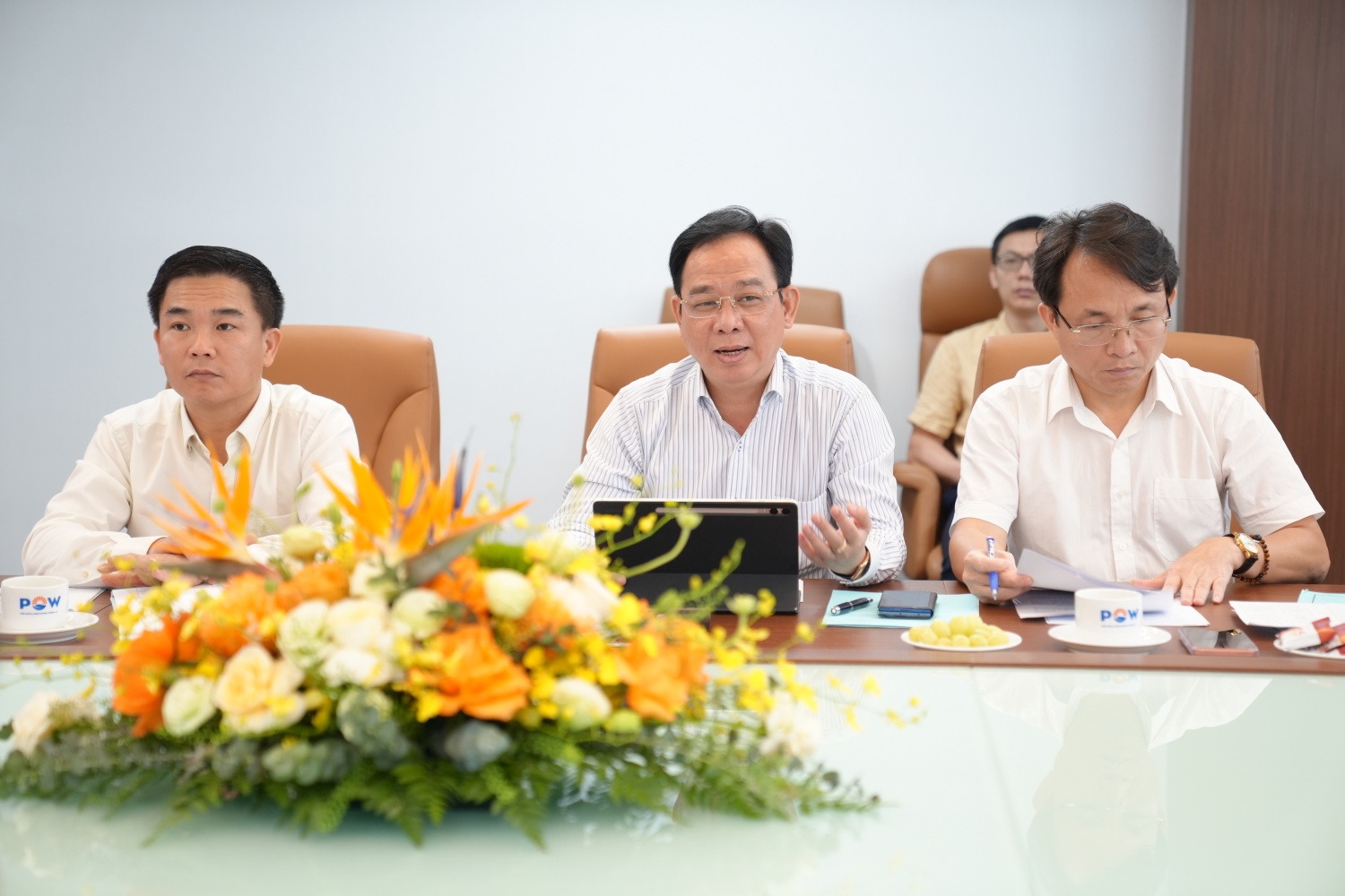 Ông Đỗ Xuân Bình - Giám đốc Công ty trình bày tóm tắt Báo cáo Kết quả hoạt động sản xuất kinh doanh năm 2025 và phương hướng nhiệm vụ năm 2026