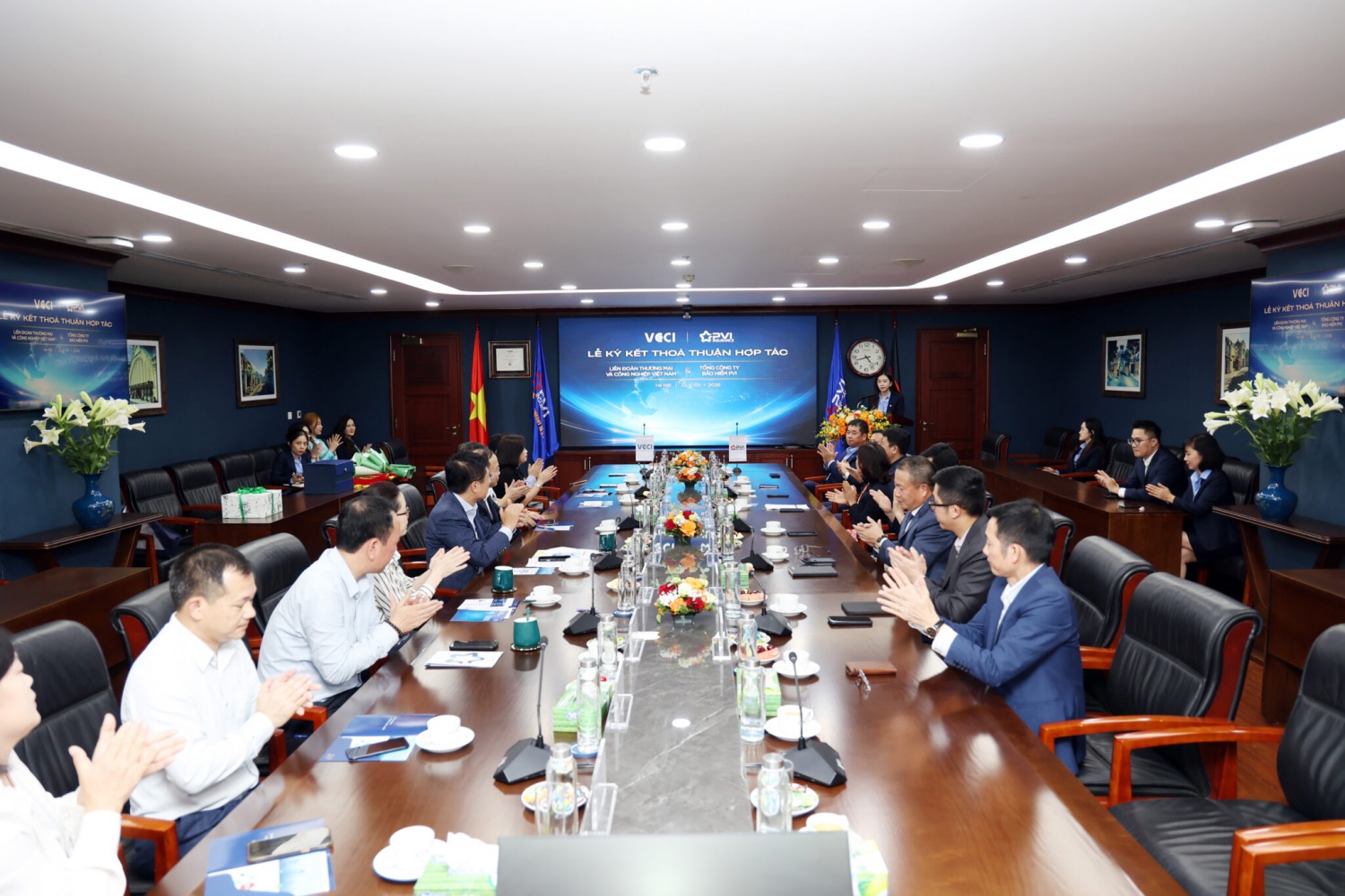 Toản cảnh lễ ký kết