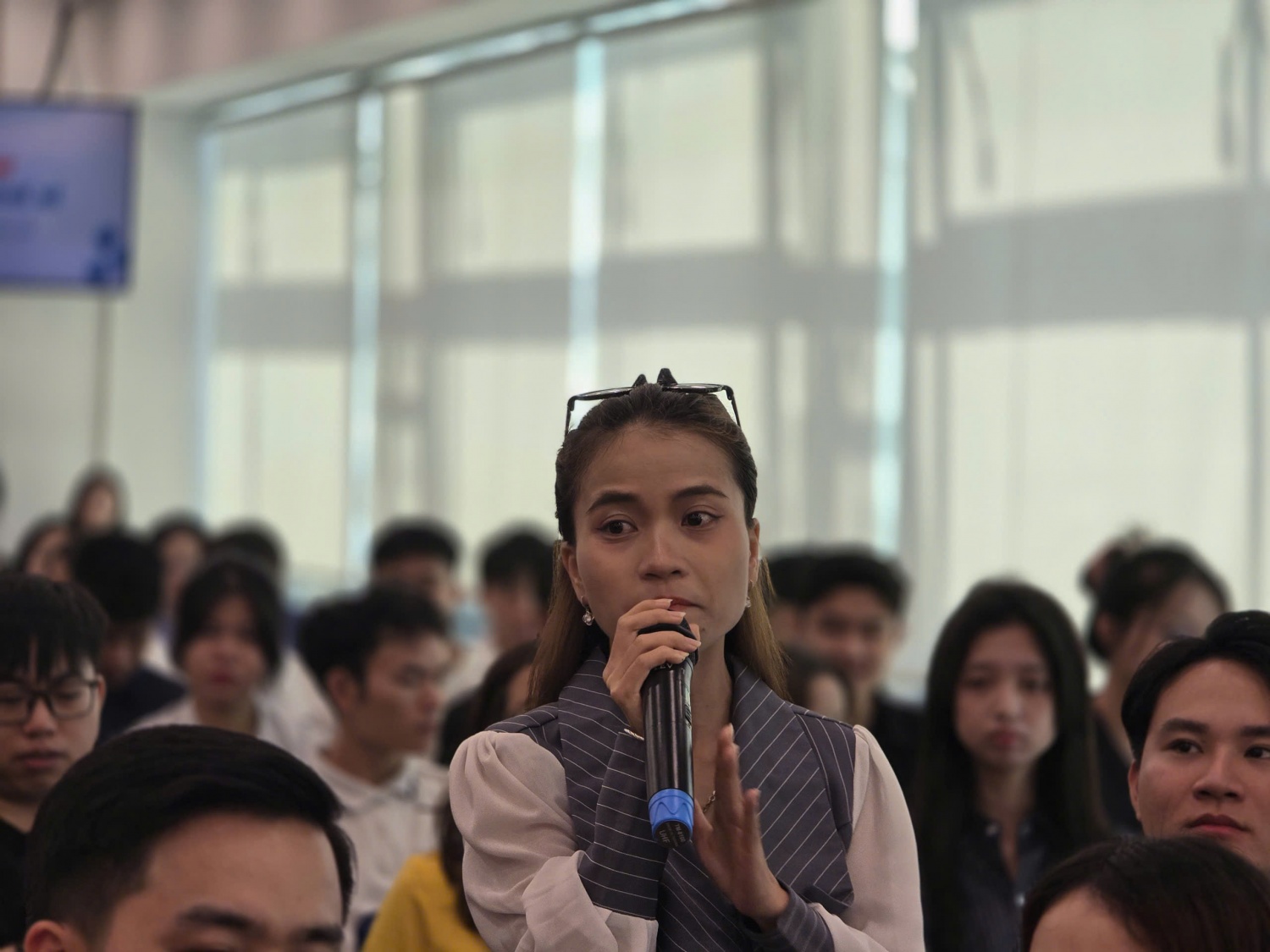 Trần Thị Phượng - cựu sinh viên G10 nghẹn ngào kể về câu chuyện của mình.