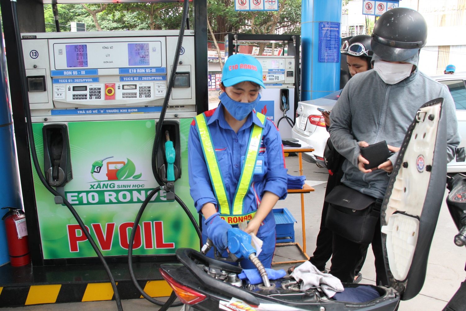 PGS.TS Phạm Hữu Tuyến: “Trong điều kiện sử dụng thực tế, mức tiêu hao nhiên liệu giữa E10 và xăng khoáng gần như không chênh lệch đáng kể, thậm chí có trường hợp E10 còn cho kết quả tốt hơn”.
