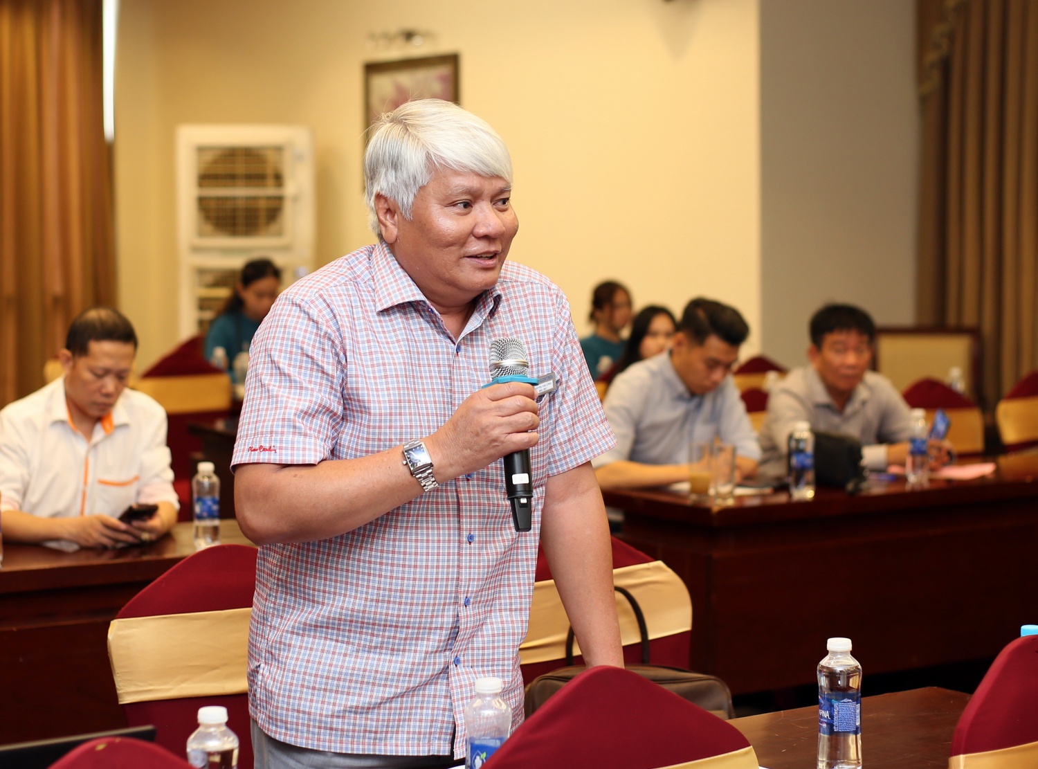 Cổ đông tham gia trao đổi tại Đại hội.