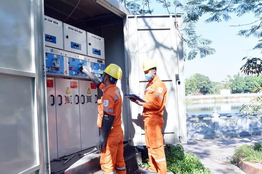 Công suất tiêu thụ điện liên tiếp lập đỉnh mới trong đợt nắng nóng kỷ lục cuối tháng 5/2026.
