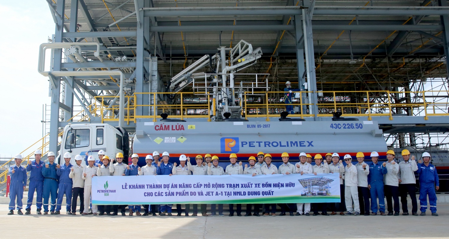 Các đại biểu tại Lễ khánh thành Dự án NCMR Trạm xuất xe bồn hiện hữu cho các sản phẩm DO và Jet-A1 của NMLD Dung Quất.