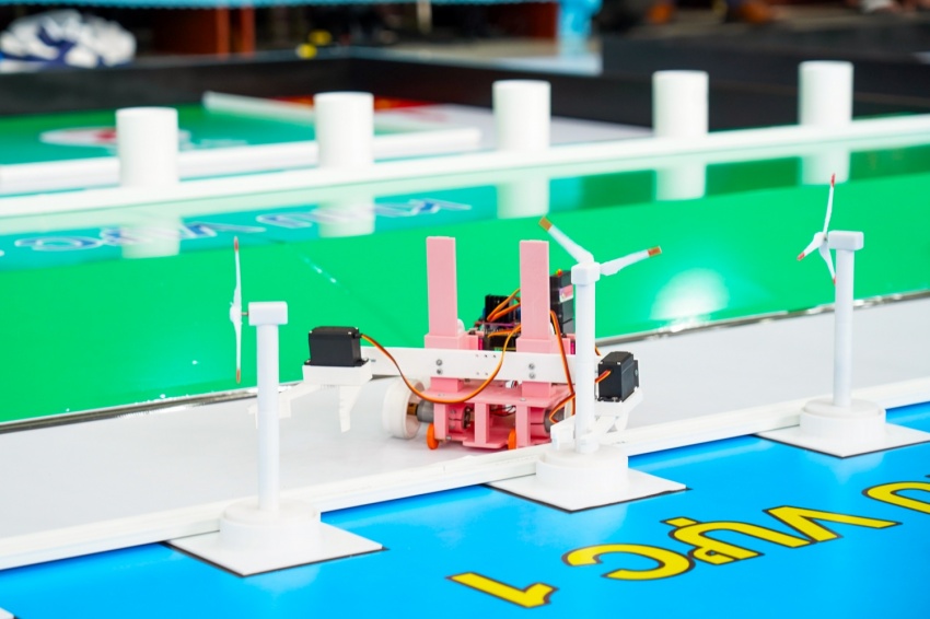 Các mẫu xe Robot đầy sáng tạo để chinh phục hành trình lắp trụ điện gió.