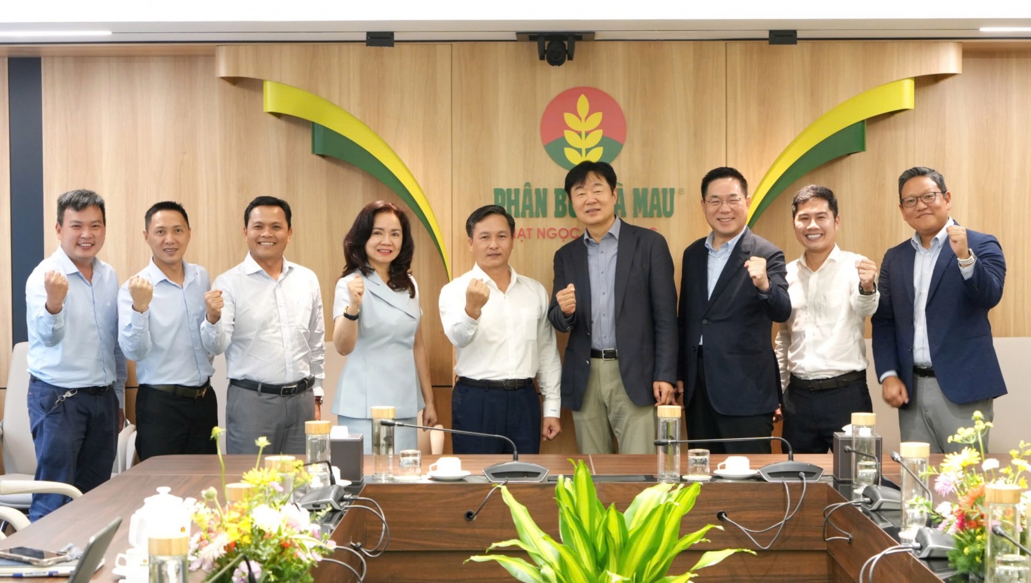 Đại diện PVCFC và Samsung C&T tại buổi làm việc.