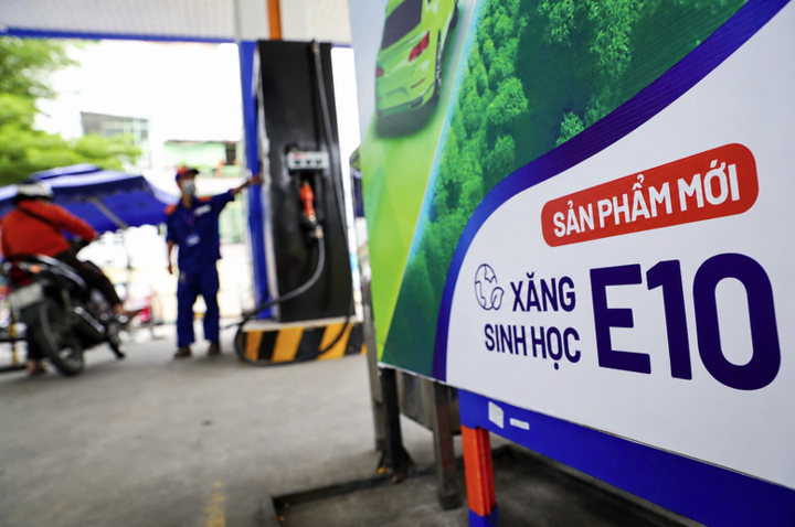 Sau 1 ngày triển khai đồng loạt từ 1/6, ghi nhận ban đầu cho thấy việc sử dụng xăng E10 có giảm nhẹ, lượng tiêu thụ toàn hệ thống đạt khoảng 29.000 m3/ngày