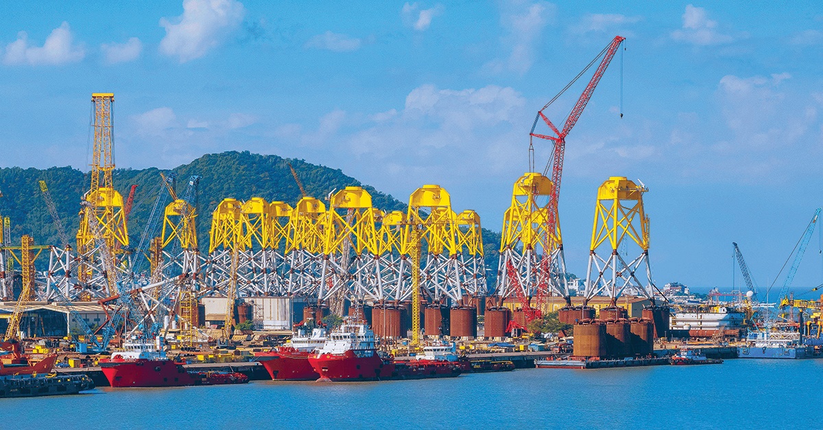 Chế tạo chân đế điện gió tại Trung tâm Công nghiệp Năng lượng và Hậu cần Kỹ thuật PTSC