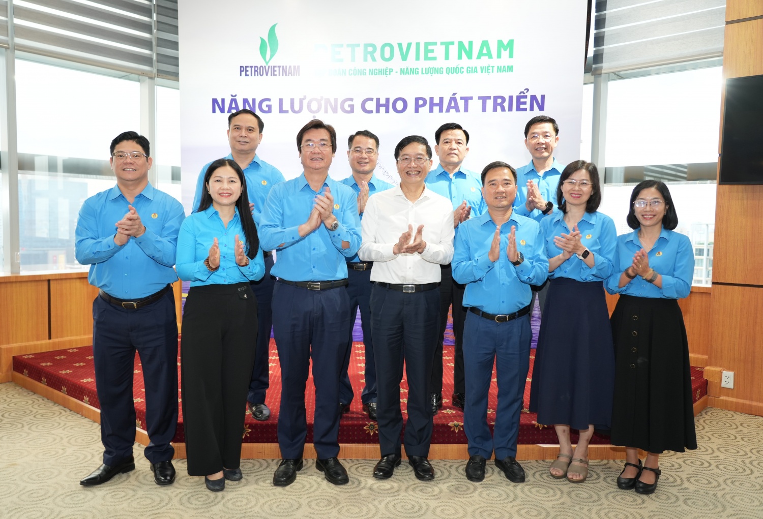 Đồng chí Trần Quang Dũng - Phó Bí thư Thường trực Đảng ủy Tập đoàn cùng các đại biểu Công đoàn Petrovietnam tham dự Đại hội Công đoàn Việt Nam lần thứ XIV