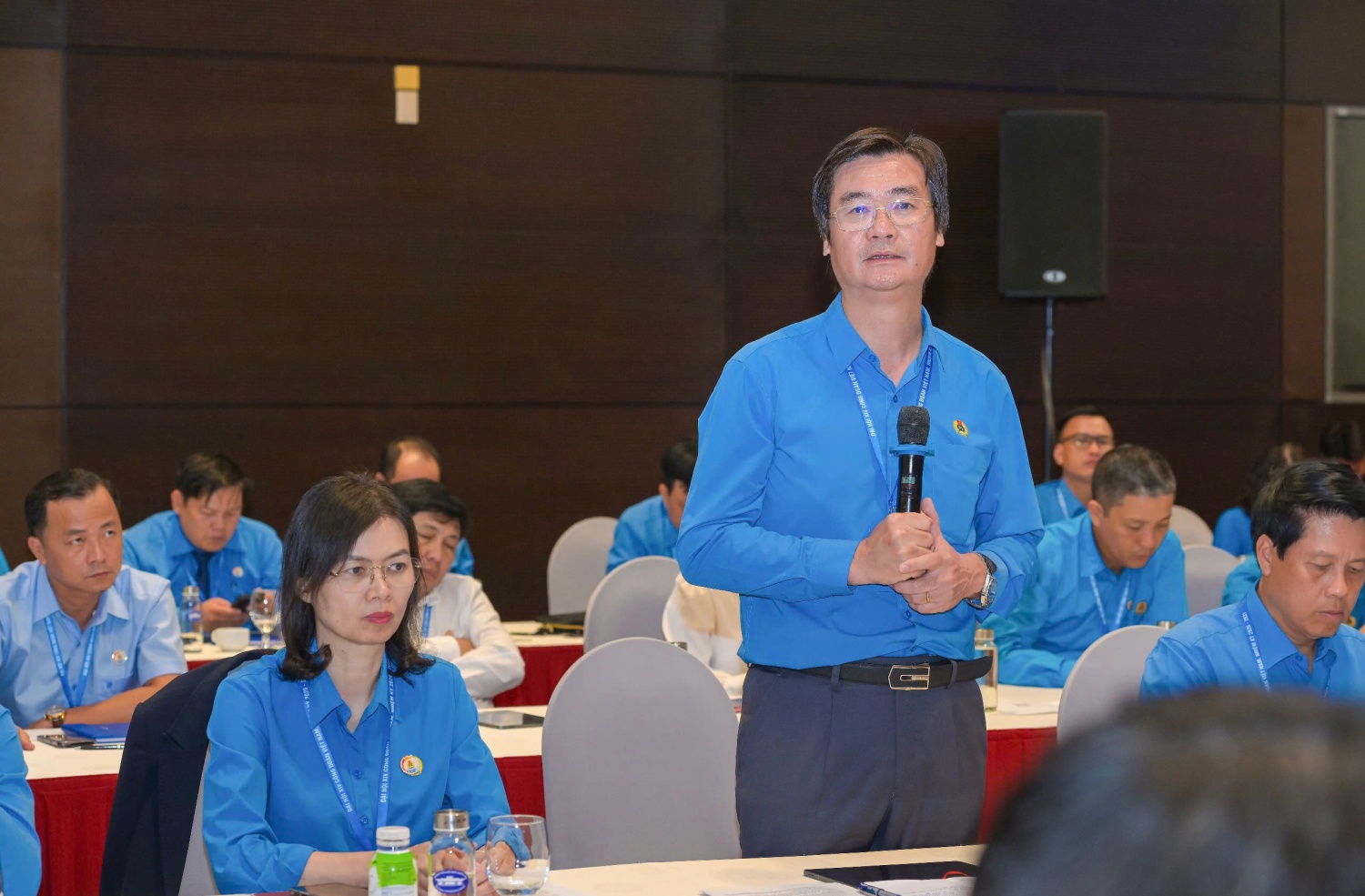 Đồng chí Nguyễn Mạnh Kha phát biểu tại Trung tâm thảo luận số 1