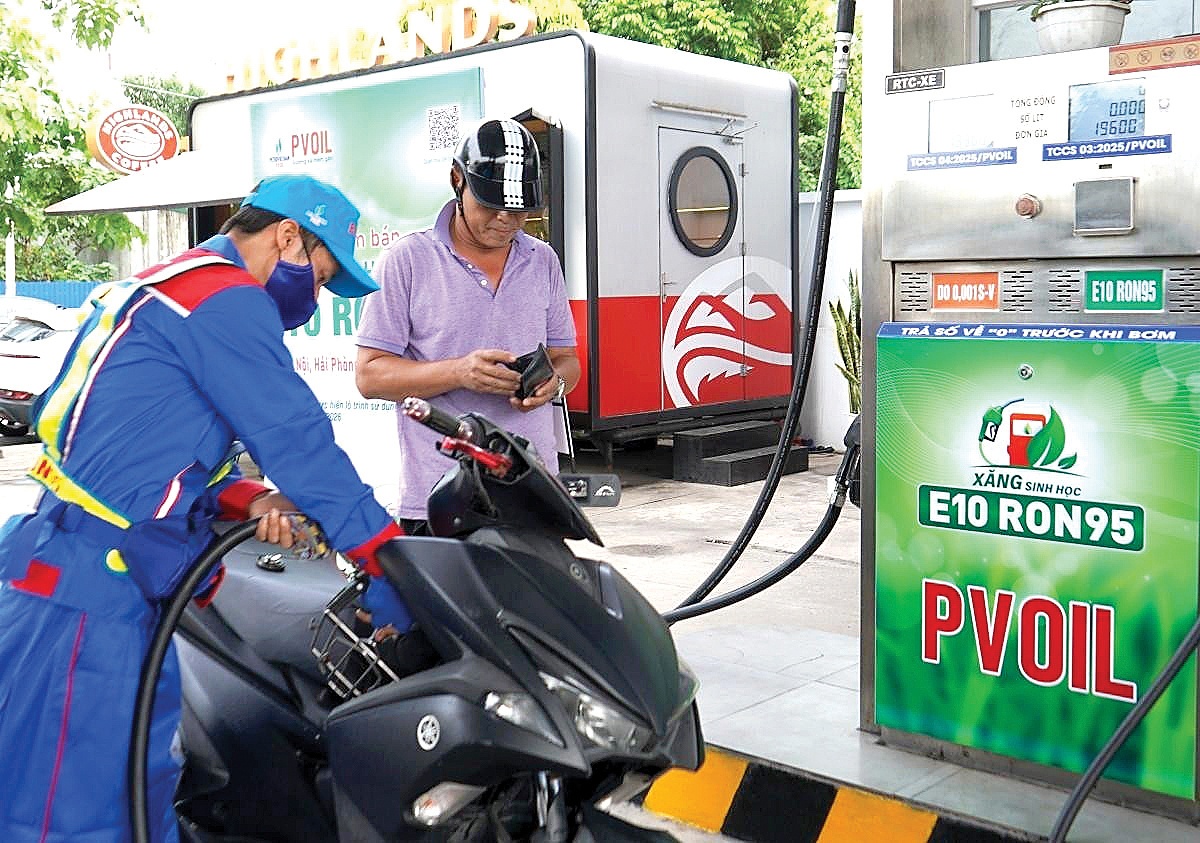 PVOIL đã sẵn sàng triển khai bán xăng sinh học E10 đồng bộ trên toàn hệ thống gần 1.000 cửa hàng xăng dầu sớm hơn lộ trình Chính phủ