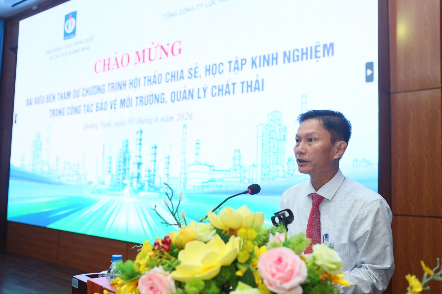 Ông Thái Thanh Bình, Phó Trưởng Ban Quản lý Khu kinh tế Dung Quất và Khu công nghiệp tỉnh Quảng Ngãi nhấn mạnh phương châm “đồng hành cùng doanh nghiệp trong phát triển bền vững”