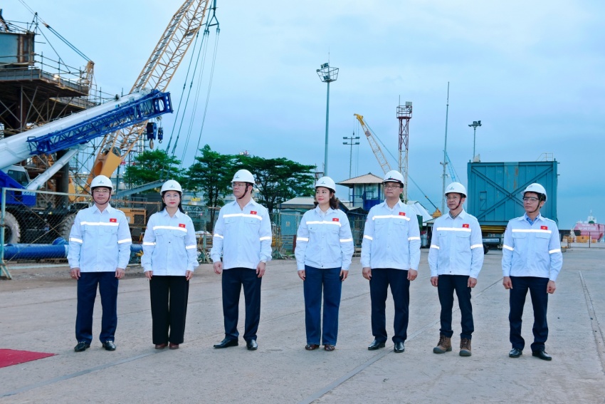 Lãnh đạo Tập đoàn và các đại biểu tham dự buổi lễ.
