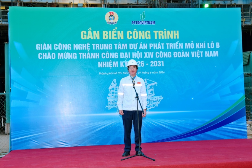 Chủ tịch Công đoàn Petrovietnam Nguyễn Mạnh Kha ghi nhận, biểu dương tinh thần trách nhiệm, sự kiên cường và đoàn kết của đội ngũ kỹ sư, công nhân trên công trường chế tạo Giàn công nghệ trung tâm Dự án phát triển mỏ khí Lô B.