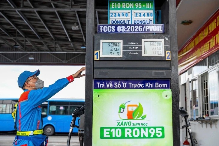 PVOIL is ready to roll out the sale of E10 bioethanol fuel across its entire network of gas stations sooner than the government's schedule. Photo: Huu Hanh