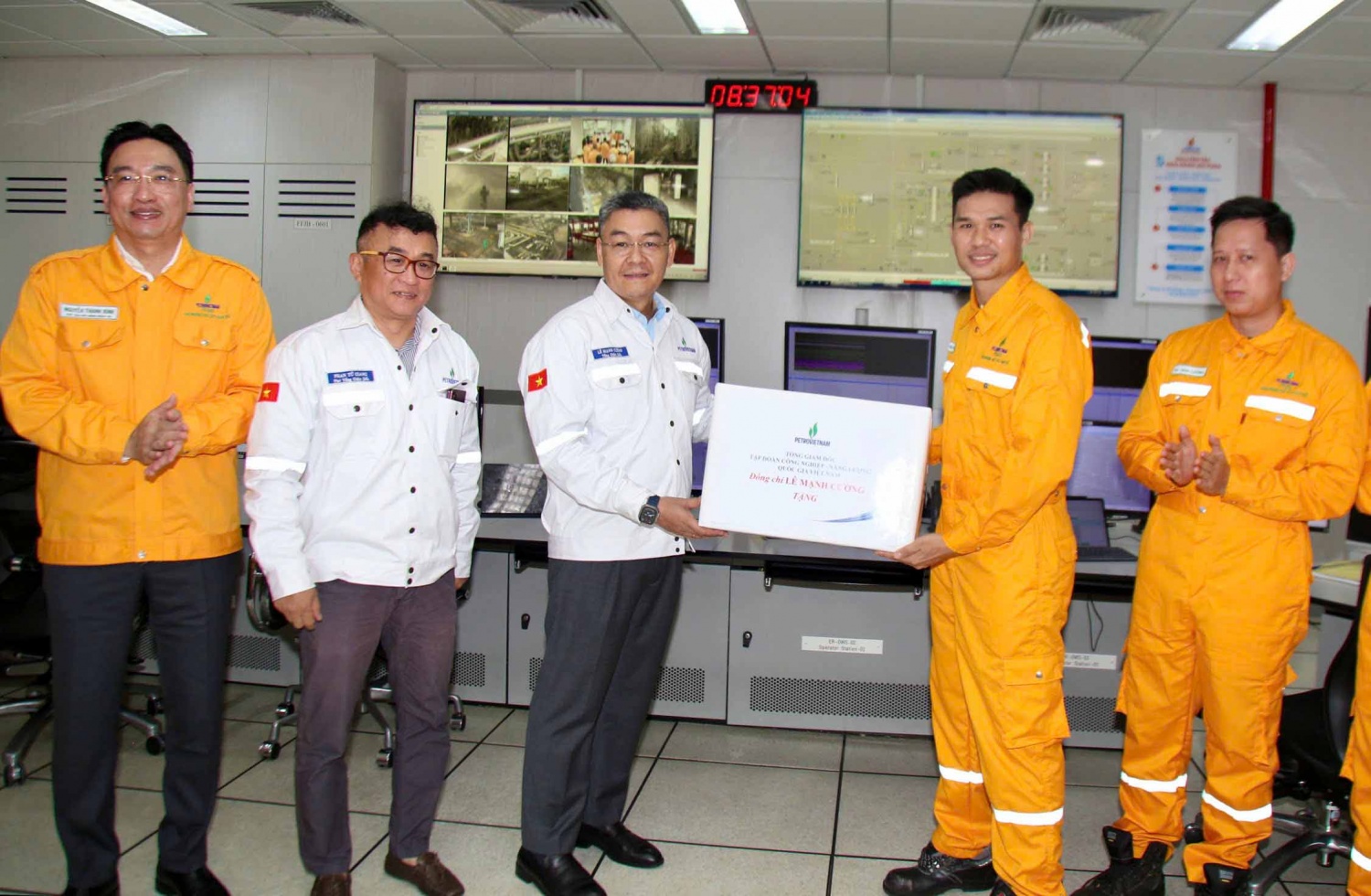 Tổng Giám đốc Petrovietnam Lê Mạnh Cường và đoàn công tác thăm Nhà máy Xử lý khí Cà Mau.