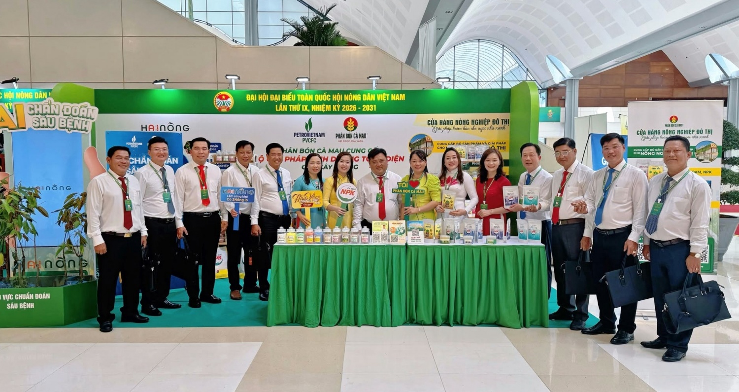 Gian hàng của Phân bón Cà Mau tại Đại hội đại biểu toàn quốc Hội Nông dân Việt Nam đón tiếp nhiều khách hàng, đối tác.
