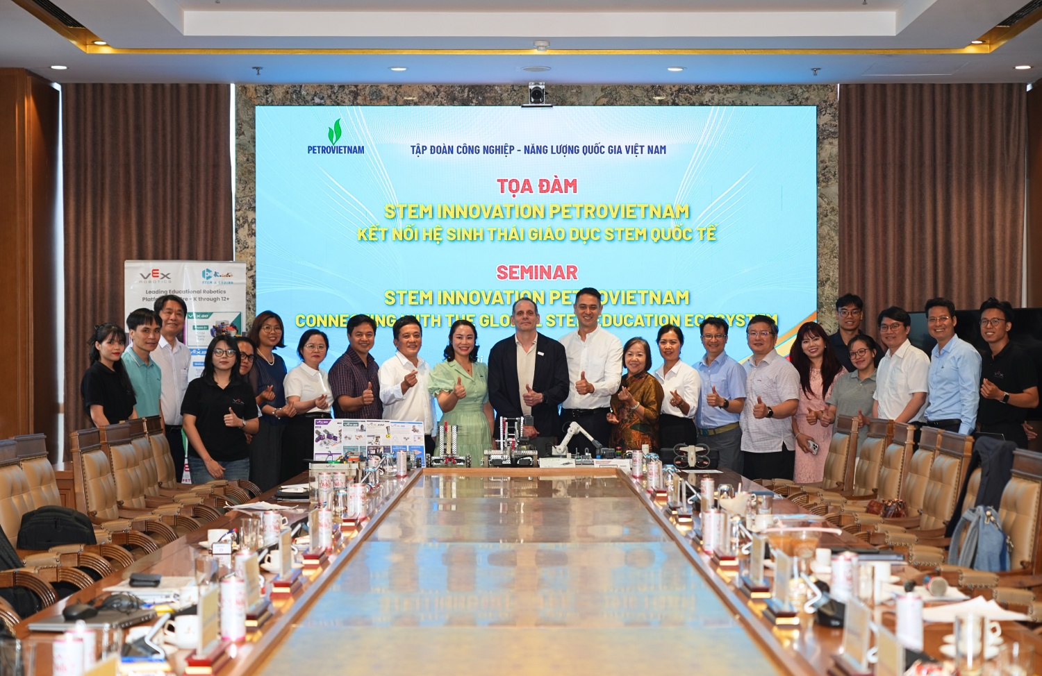 Các đại biểu tham dự tọa đàm.