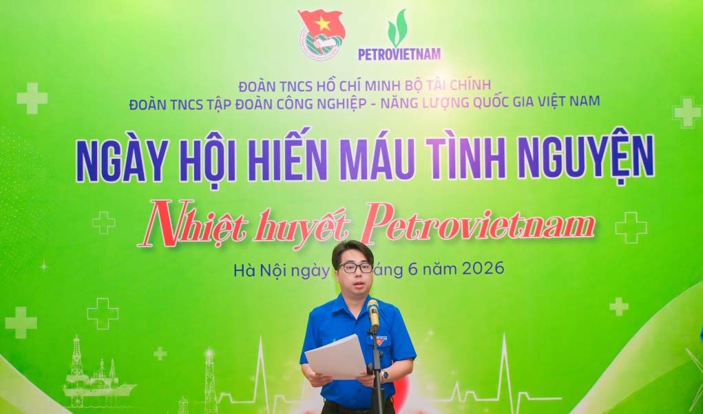 Bí thư Đoàn Thanh niên Petrovietnam Phạm Đăng An phát biểu phát động chương trình