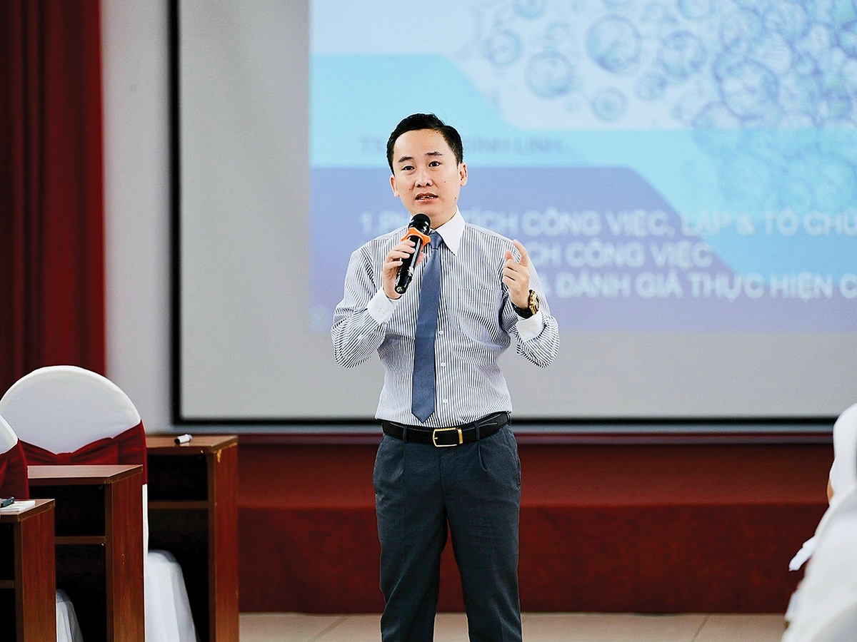 TS Châu Đình Linh, Giảng viên Đại học Ngân hàng TP HCM