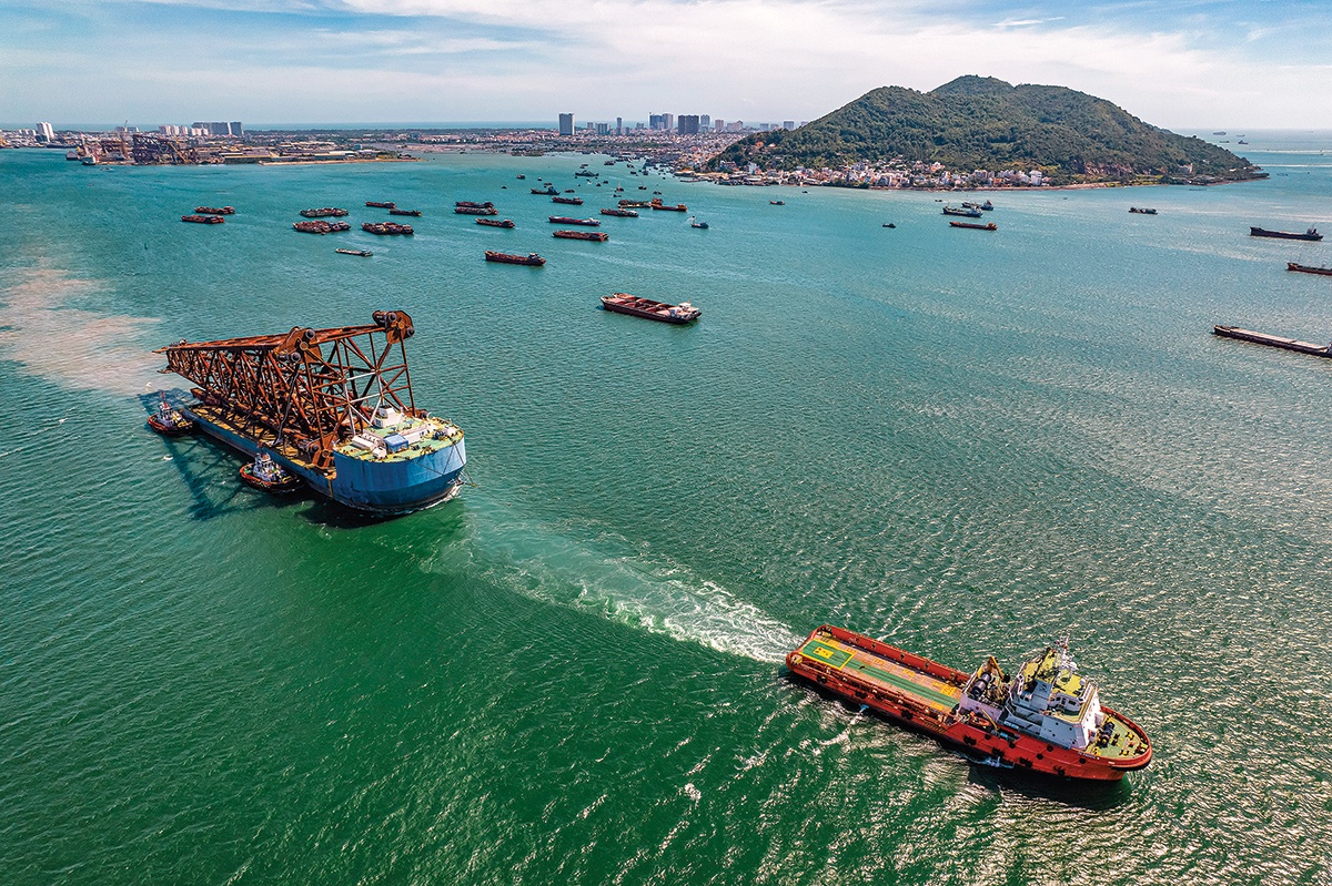 Vận chuyển chân đế xuất khẩu ra nước ngoài (ảnh: Ngọc Thịnh)