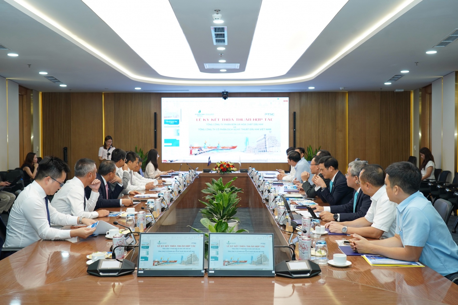 Lễ ký kết Thỏa thuận hợp tác chiến lược giữa PVFCCo và PTSC