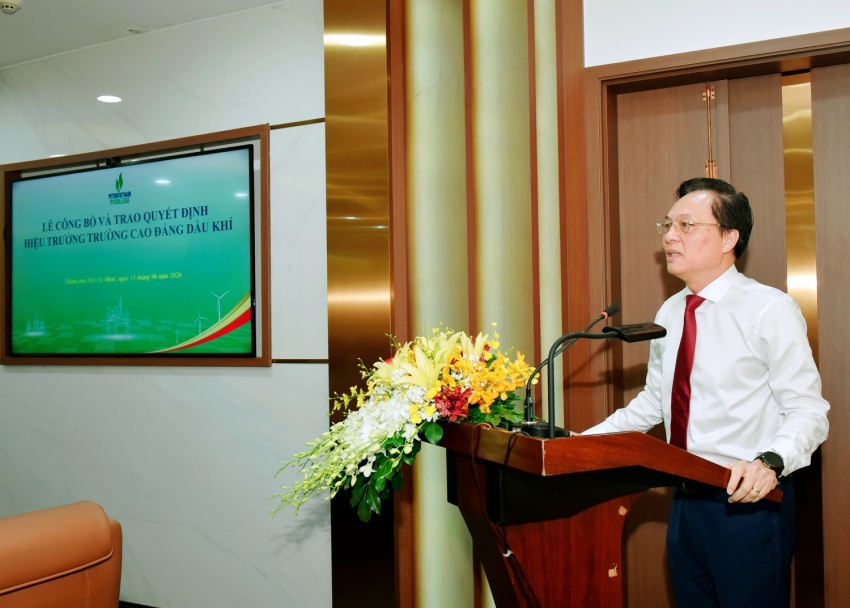Ông Bùi Minh Tiến – Thành viên HĐTV Petrovietnam, tin tưởng trên cương vị mới, tân Hiệu trưởng Ngô Xuân Hưng sẽ tiếp tục phát huy năng lực, cùng tập thể PVCollege hoàn thành xuất sắc các trọng trách được giao.