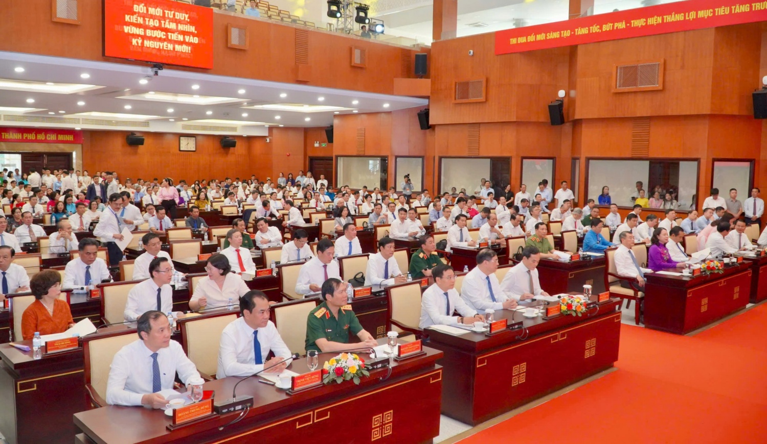 Toàn cảnh buổi lễ phát động thi đua.