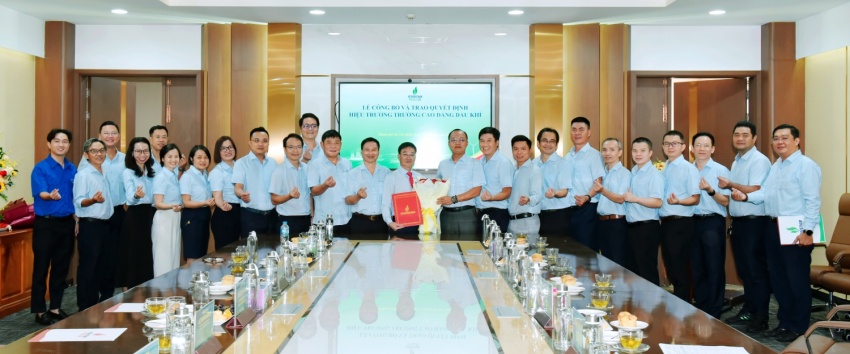 Tân Hiệu trưởng và tập thể cán bộ, giảng viên PVCollege quyết tâm giữ vững tinh thần 