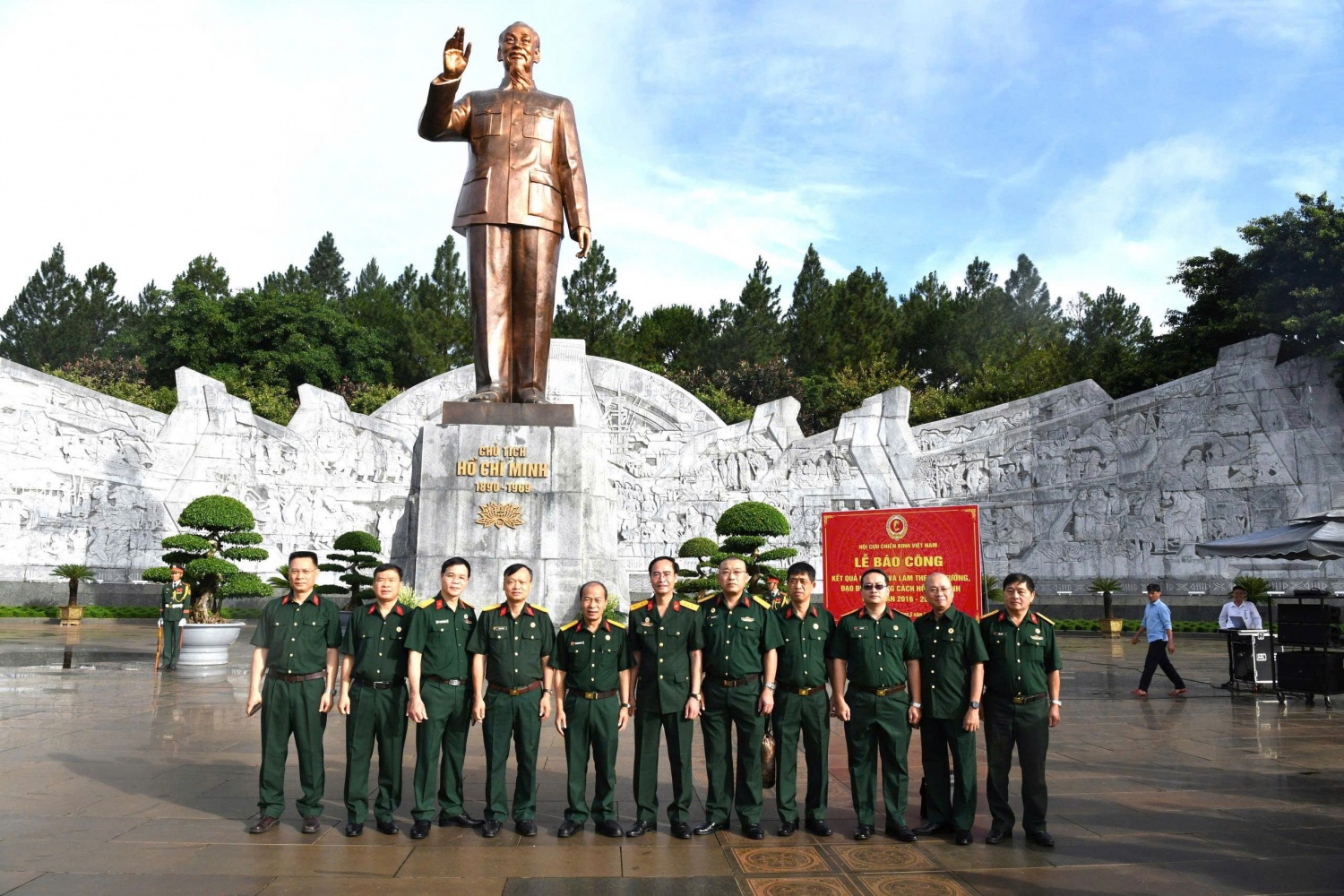 Hội CCB Petrovietnam tham dự Lễ báo công dâng Bác.
