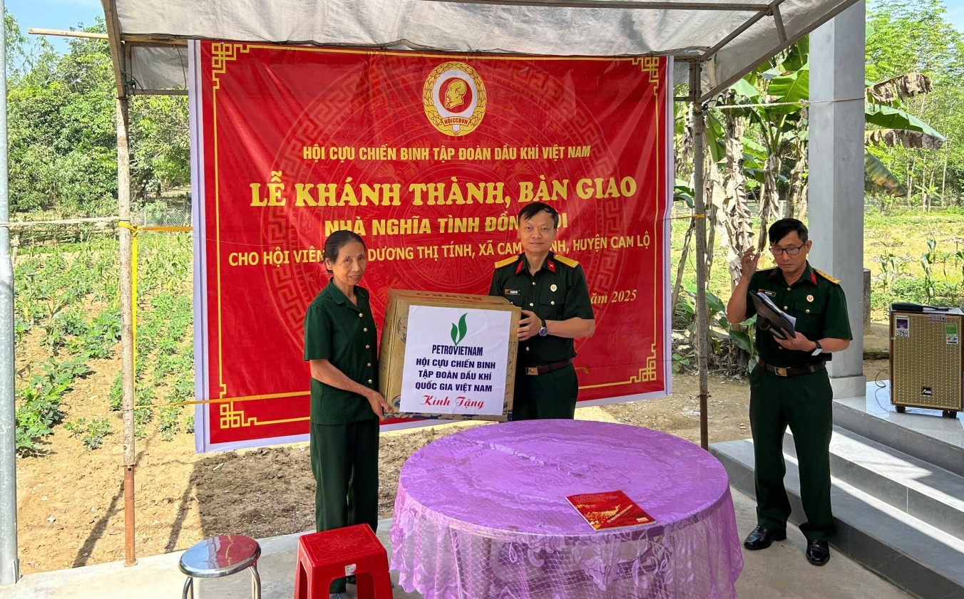 Hội CCB Petrovietnam trao nhà “Nghĩa tình đồng đội” tại Quảng Trị.