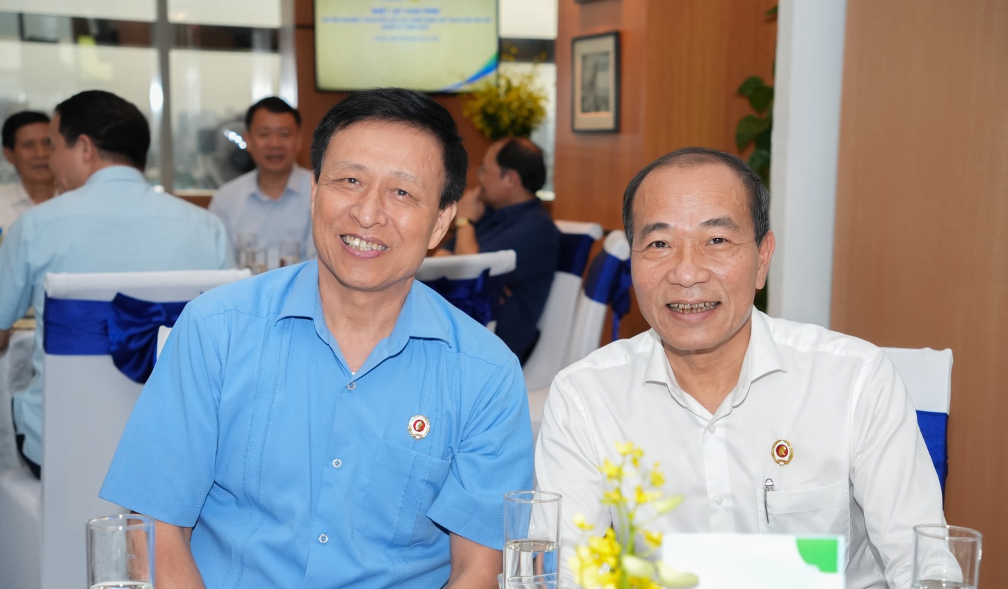Thiếu tướng Nguyễn Tiến Thắng và đồng chí Phạm Quang Dũng tại buổi gặp mặt.
