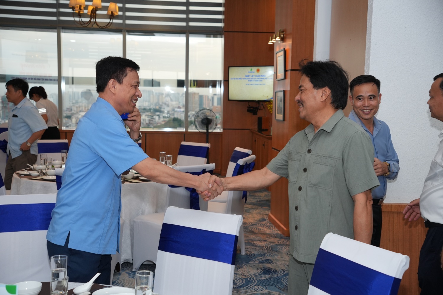 Thiếu tướng Nguyễn Tiến Thắng gặp gỡ Anh hùng Lao động, TS Nguyễn Hùng Dũng, Phó Chủ tịch Hội Dầu khí Việt Nam, Chủ nhiệm CLB Dầu khí Trường Sa