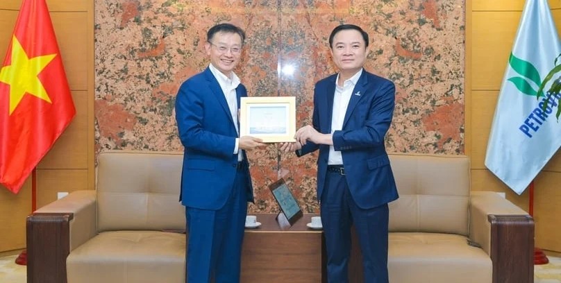 Le Ngoc Son, chairman of Petrovietnam, and Yi Xiang, senior vice president of Huawei, Hanoi, June 10, 2026. Photo courtesy of Petrovietnam.