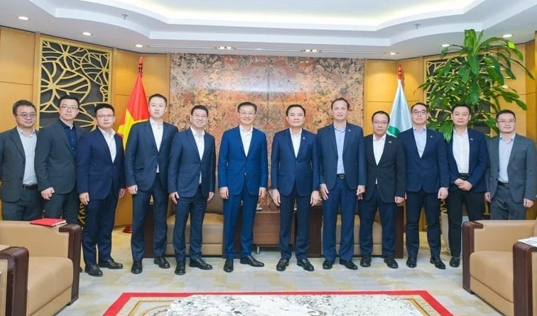 Representatives of Petrovietnam (right) and Huawei at their meeting in Hanoi on June 10, 2026. Photo courtesy of Petrovietnam.